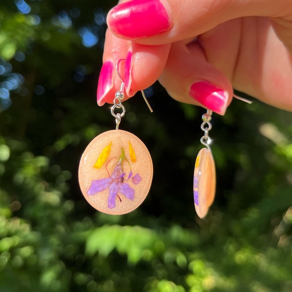 Handmade Real Dried Flower UV Resin Earrings - Picture 13 of 16